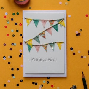 Carte postale double, message "Joyeux anniversaire", fanions en masking tape rose, vert et jaune