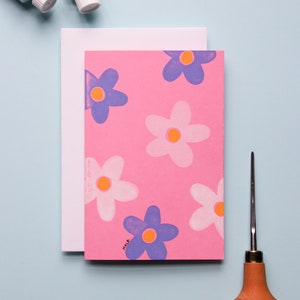 Carte postale double linogravure "Fleurs printanières" fond rose