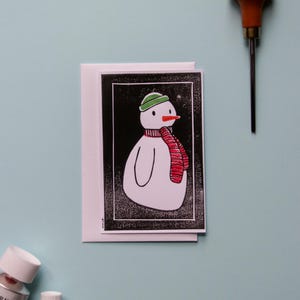 Carte postale simple linogravure "Bonhomme de neige"