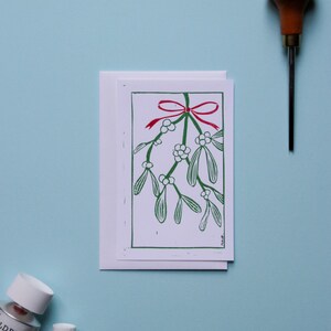 Carte postale simple linogravure "Sous le gui"