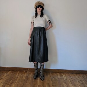 Vintage 1980s real leather longuette skirt by Lanfranco Grilli Perugia Paris, deep green with front pockets, inner lining punk rock'n'roll image 1