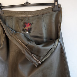 Vintage 1980s real leather longuette skirt by Lanfranco Grilli Perugia Paris, deep green with front pockets, inner lining punk rock'n'roll image 5