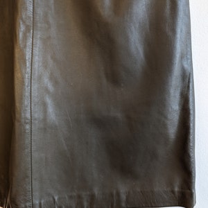Vintage 1980s real leather longuette skirt by Lanfranco Grilli Perugia Paris, deep green with front pockets, inner lining punk rock'n'roll image 7