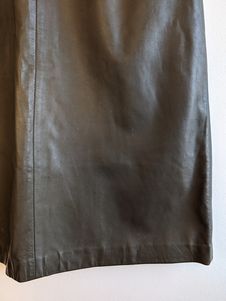 Vintage 1980s real leather longuette skirt by Lanfranco Grilli Perugia Paris, deep green with front pockets, inner lining punk rock'n'roll image 7