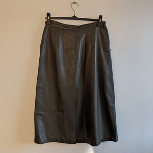 Vintage 1980s real leather longuette skirt by Lanfranco Grilli Perugia Paris, deep green with front pockets, inner lining punk rock'n'roll image 2