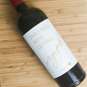 Se marie bien avec des fiançailles - étiquette de vin de fiançailles - étiquette de champagne de fiançailles - personnalisée - anniversaire de mariage