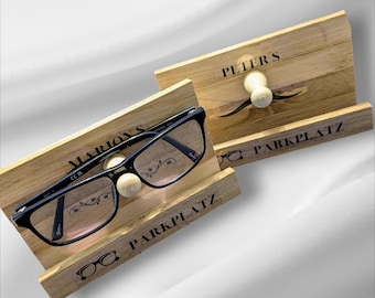 Personalized glasses parking space made of oak wood – Handcrafted glasses storage – Stylish & sustainable