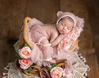 Newborn knitted baby girl romper and bear hat set. Bear ears photoshoot accessory. Newborn photography. baby photoshoot outfit