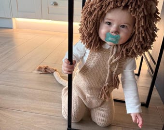 Knitted lion hat and overalls set. Newborn lion outfit. One-year knitted lion costume. Halloween costume. baby gift