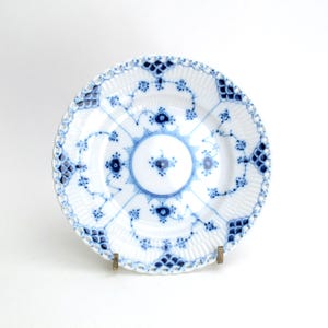 Blauw geribbeld broodbord van Royal Copenhagen, 5 7/8 inch (ca. 14,4 cm), 615 Factory 1st