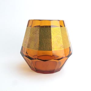 Seria Orosplastic Fipop firmy Moser Wazon panelowy z bursztynu ze złotym fryzem