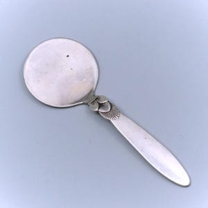 Servidor de pasteles pequeño Cactus by Georg Jensen de plata esterlina de 14,6 cm (5 3/4"), sin monograma.