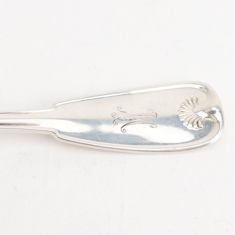 Tenedor para espárragos Palm (1871) de Tiffany & Co., plata de ley, 9,5 pulgadas, 131 g, con monograma. imagen 4