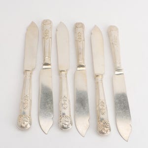 King's Pattern av William Hutton Silverpläterad 23 cm Set med 6 fiskknivar Monogram