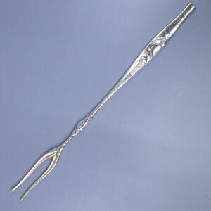 Nr. 6 von WHITING Sterling 9" lange Gurkengabel mit langem Griff, Barzubehör, Gurkenranke