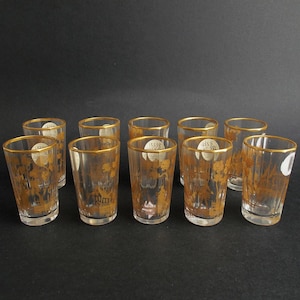 Juego de 10 vasos pequeños bohemios de 2 5/8" decorados con dorado antiguo, de estilo bohemio, de 19 c. para vino de Oporto.