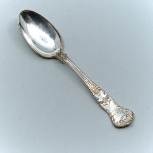 Richmond (1897) de Gorham, plateado, 8 1/2" cucharadas, monograma "ADJ"