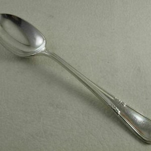 Cuchara de postre sopera LAUREL de WALKER & HALL Sheffield Silverplate de 7"