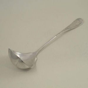 Mayflower (1902) - Rogers Silverplate 11 3/4" Soup Ladle Oyster No Mono Repousse