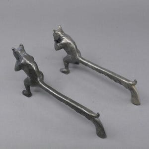 Paar Franse messenleggers figuratieve eekhoorns begin 20C tin of spelt?