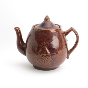 Théière Rockingham Glaze Pottery 19 c. Embossé Ananas Fleuron Redware Yelloware