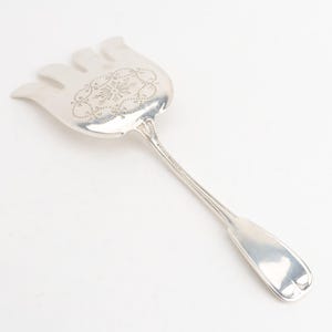 Tenedor para espárragos Palm (1871) de Tiffany & Co., plata de ley, 9,5 pulgadas, 131 g, con monograma. imagen 2