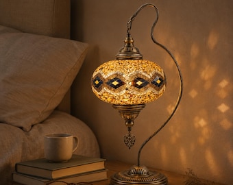 Handgefertigte Mosaik-Bernstein Glasmalerei Schwanenhals Tischlampe, Boho Nachttisch Akzent Beleuchtung