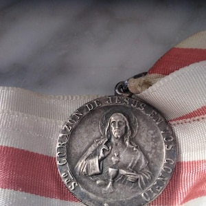 Antique medal Sacred Heart of Jesus/Antique religious medal with the image of Jesus on one side and a crown of thorns on the other.