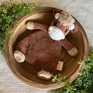 Crochet snuggler, HIGHLAND COW, Crochet lovey, lovie, crochet kids plush, crochet cow, highland, baby shower gift, crochet snuggler, custom