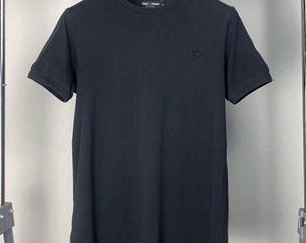 Fred Perry Black Crewneck T shirt With Lampas • Casual Streetwear Clothing • English Classic Sportswear • Thrifted Clothing • 90s Vintage •