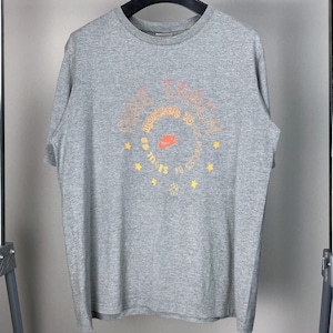 Nike 2000s Vintage Gray Graphic Print Crew Neck T shirt • Nike Y2K Vintage Sportswear •  Oversized Clothing •  Nike Track Gray Shirt •
