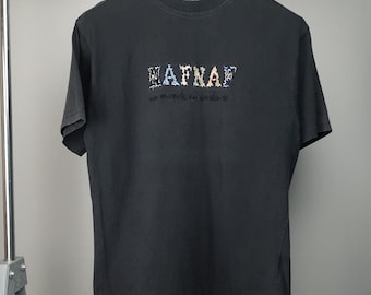 Vintage 90s Perfume T-shirt: 