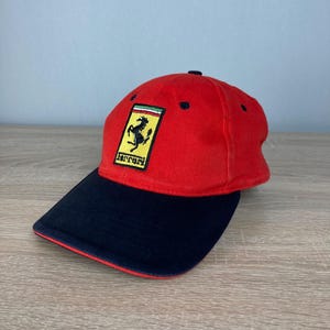 Casquette Ferrari Vintage Beige – Taille Unique Homme – Occasion Très Bon état – Style Baseball Années 90 – Thème Voitures/sport
