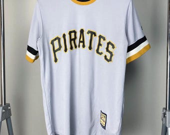 Pittsburgh Pirates MLB Majestic Jersey 90s Sportswear • Gray Crew Neck Tshirt •  MLB Pirates Jersey 1990s •  USA Vintage •  Thrifted Clothin