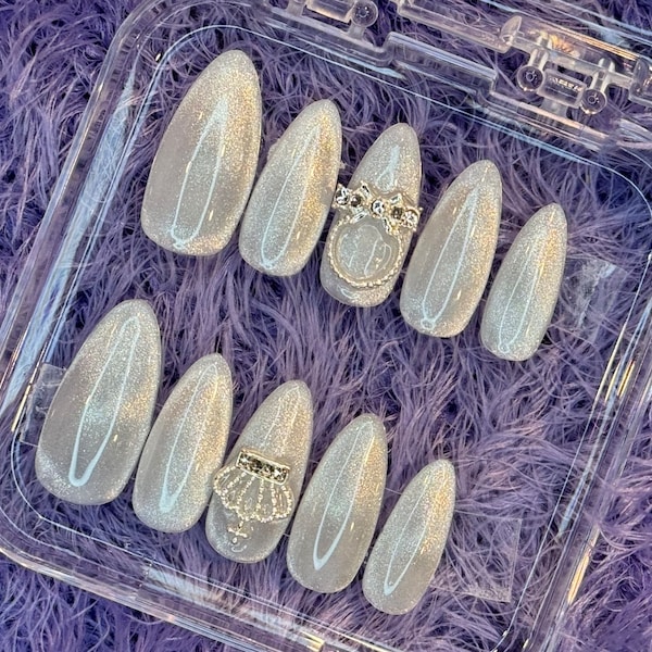 Pretty White Almond Shape Press on nails
