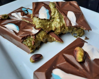 Pistachio and Kunafa Crispy Chocolate Bar | Nutella | Biscoff | Delicious Treat