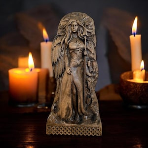 Statue de Morrigan, déesse celtique de Morrigan, déesse irlandaise, autel wicca gaélique morrigu, druide païen, sorcellerie wicca, cadeau de décoration païenne nordique