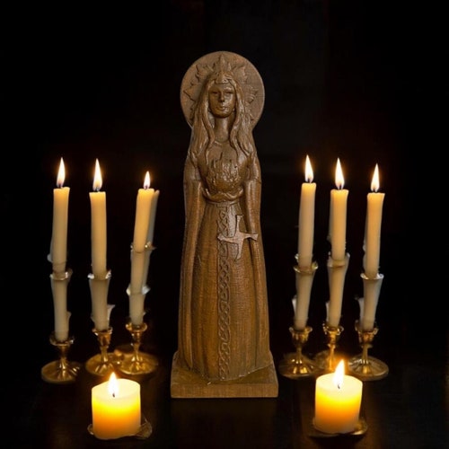 Diosa celta Brigid Diosa irlandesa Brigid Estatua Panteón celta Altar pagano Druida Mitología celta gaélica Brujería Figura Imbol