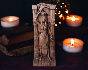 Sekhmet, diosa egipcia. Estatua de Sekhmet. Dioses del Antiguo Egipto. Dioses egipcios. Paganismo antiguo. Altar pagano. Estatua de la diosa Sekhmet en el altar egipcio. Arte.