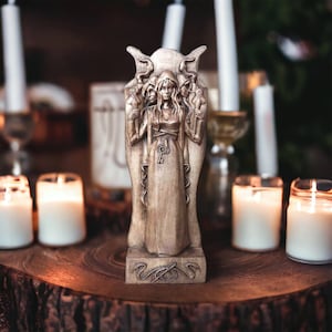 Hecate Magic Witch Goddess Hekate Estatua de madera Diosa griega Hecate Estatua Hekate Figura Escultura Estatua pagana Altar griego Diosa Wicca