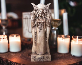 Hecate magische heks godin Hekate houten standbeeld Griekse godin Hecate standbeeld Hekate beeldje sculptuur heidense standbeeld Grieks altaar Wicca godin
