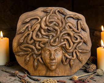 Gorgona medusa uit hout gesneden Griekse mythologie houtsnijwerk decor Medusa standbeeld altaar Medusa Gorgo standbeeld Gorgon Medusa Griekse godin standbeeld