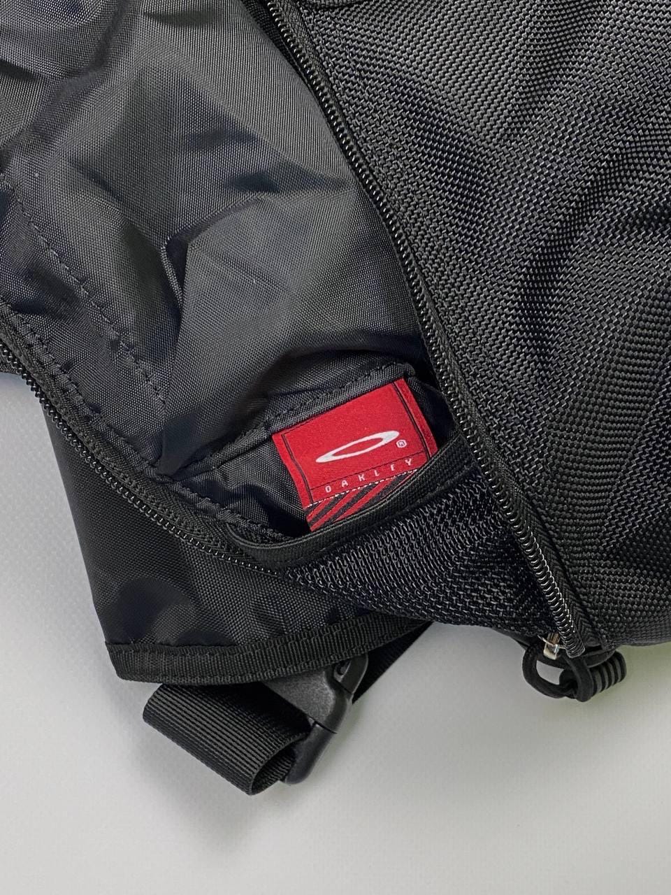 Oakley Vintage Sling Bag Crossbody Software Messenger Bag Oakley Vintage Sling Bag Crossbody Software Messenger Bag
