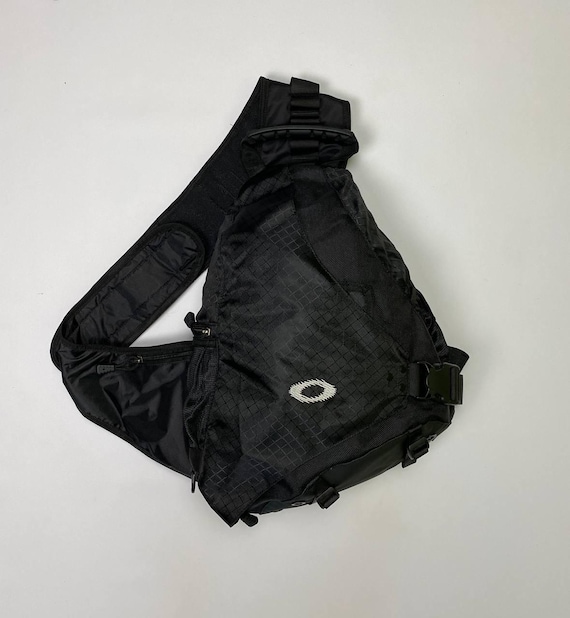archive old oakley sling shoulder bag - メルカリ