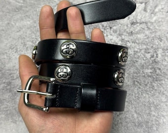 Винтажный черный кожаный ремень Stussy, размер S/M, тату в виде бульдога с шипами Y2K
