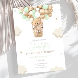 Invitación editable para el primer cumpleaños de Beary, tema de globo aerostático con osito de peluche de color verde claro y género neutro, descarga instantánea