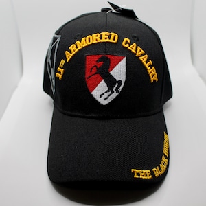 Chapéu do 11º Regimento de Cavalaria Blindada. Chapéu preto do 11º Regimento de Cavalaria Blindada do Exército dos EUA. Chapéu do Exército dos EUA. Oficialmente licenciado pelo 11º Regimento de Cavalaria Blindada do Exército dos EUA.