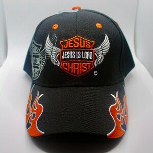 Jezus jest Panem. Czapka bejsbolówka z Jezusem Chrystusem. Czarny kapelusz chrześcijański. Czapka trucker. Prezent na Dzień Ojca. Czapka z haftem "Bóg jest dobry zawsze".