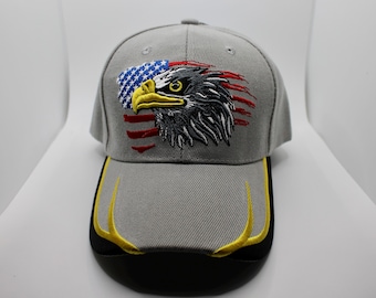 Czapka USA. Czapka baseballowa z flagą USA. Czapka American Eagle. Czapka z orłem w amerykańskiej fladze. Szara czapka USA. Czapka z haftowanym orłem bielikiem amerykańskim.