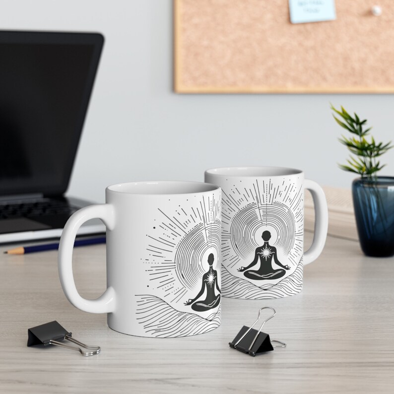 La taza Rise & Sip de 11 oz eleva tu día con este diseño único. // Taza inspiradora Motivación Arte Energía positiva Taza imagen 3